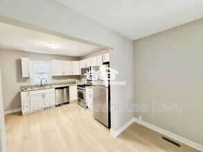 3623 SW 9th St in Des Moines, IA - Building Photo - Building Photo