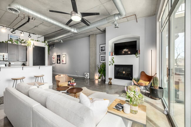 2899 N Speer Blvd, Unit 203 in Denver, CO - Building Photo - Building Photo