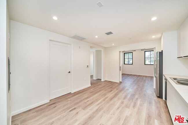 951 S Wilton Pl in Los Angeles, CA - Building Photo - Building Photo