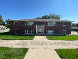 275 E Prairie St in Manhattan, IL - Building Photo