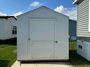 48571 Lakeview Cir in Shelby Township, MI - Building Photo - Building Photo