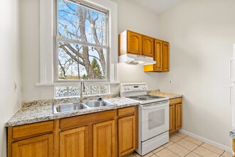 139 Boswell Ave in Norwich, CT - Building Photo - Building Photo