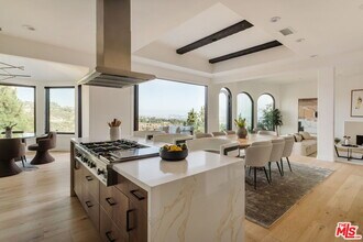 1666 Summitridge Dr in Beverly Hills, CA - Building Photo - Building Photo