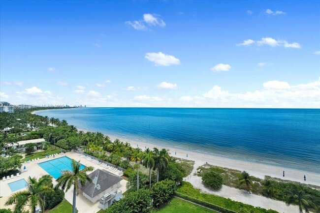 600 Grapetree Dr in Key Biscayne, FL - Building Photo - Building Photo
