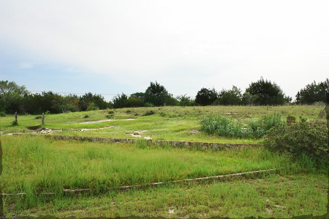 Hillside Motel in Lampasas, TX - Building Photo - Building Photo