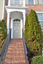 1303 Greychurch Way in Alpharetta, GA - Foto de edificio - Building Photo