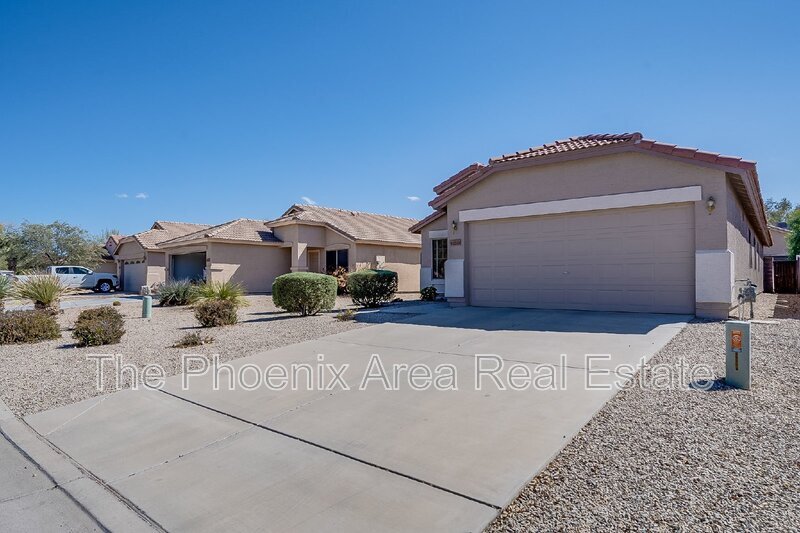 40219 N Cassara Dr in San Tan Valley, AZ - Building Photo
