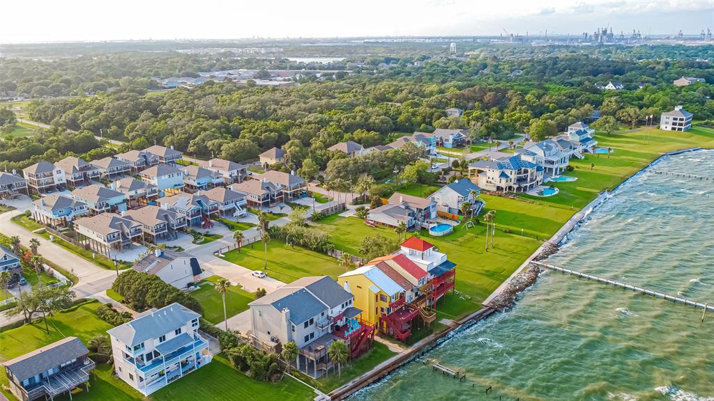 2102 Todville Rd in Seabrook, TX - Building Photo