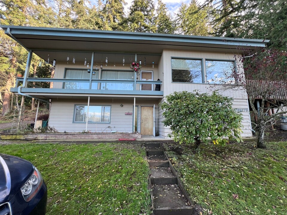 19827 Anderson Rd in Mount Vernon, WA - Foto de edificio