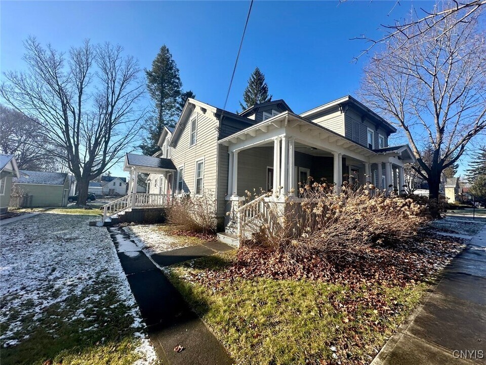 7 N Jefferson St in West Carthage, NY - Building Photo