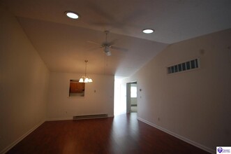 523 Independence Ct in Radcliff, KY - Building Photo - Building Photo