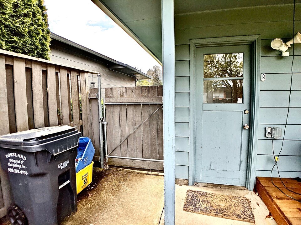 5404 NE 54th Ave, Unit B in Portland, OR - Building Photo