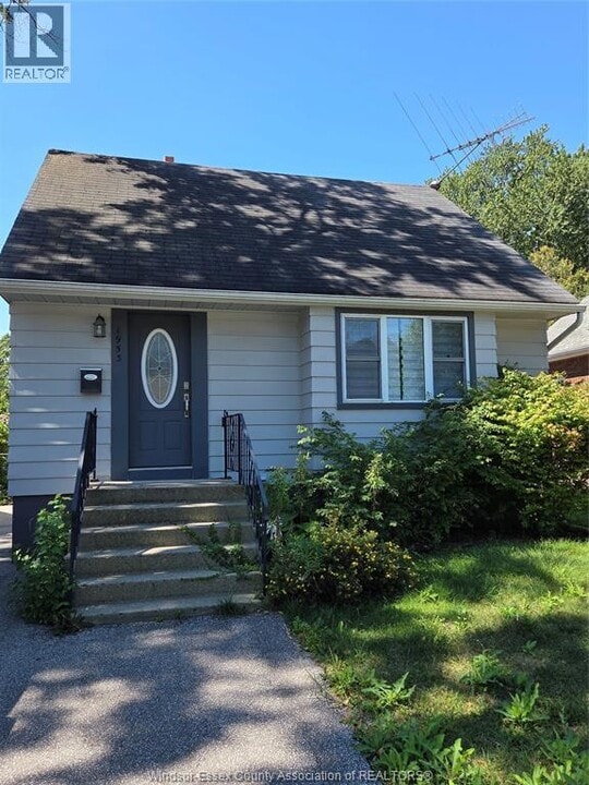 1953 Francois Rd in Windsor, ON - Building Photo