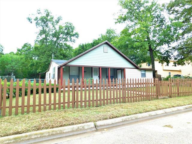 1007 W Collins St in Denton, TX - Building Photo