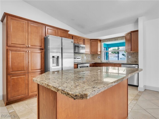 3859 SE 7th Pl in Cape Coral, FL - Building Photo - Building Photo