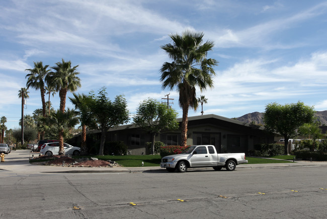 1900 S Camino Real in Palm Springs, CA - Foto de edificio - Building Photo