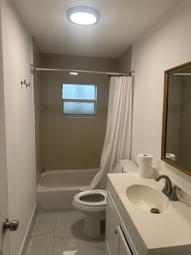 1020 NW 55th St in Miami, FL - Building Photo - Building Photo