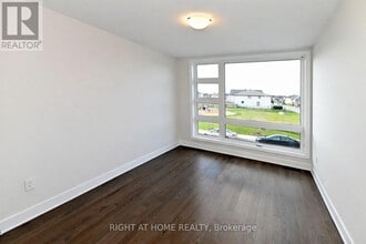 180 Hawkeswood Dr in Ottawa, ON - Building Photo - Building Photo