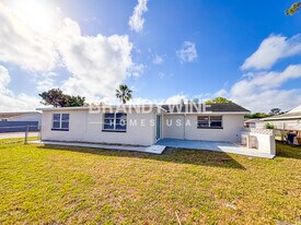 6135 Seabreeze Dr in Port Richey, FL - Building Photo