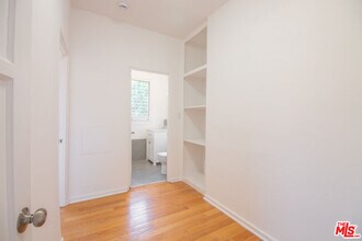 1201 N Crescent Heights Blvd in West Hollywood, CA - Foto de edificio - Building Photo