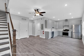 245 Parker Ave-Unit -6 in Manasquan, NJ - Building Photo - Building Photo