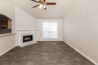 4112 Fairway View Cir E in Memphis, TN - Building Photo - Building Photo