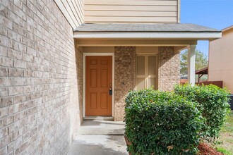 137 Pebble Creek Ln in Buda, TX - Building Photo - Building Photo