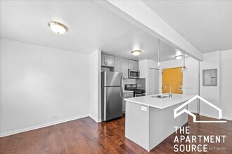 7319 N Rogers Ave in Chicago, IL - Foto de edificio - Building Photo