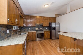 184 Hickory View Dr in Lawrenceville, GA - Building Photo - Building Photo