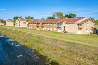 St. Andrews Palm Beach in West Palm Beach, FL - Building Photo - Building Photo