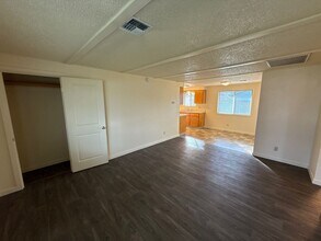 411 E 3rd St in Halsey, OR - Building Photo - Building Photo