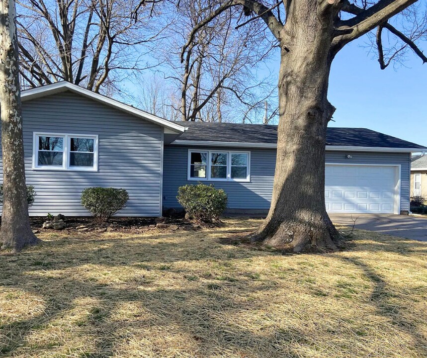 2737 W Seminole St in Springfield, MO - Building Photo