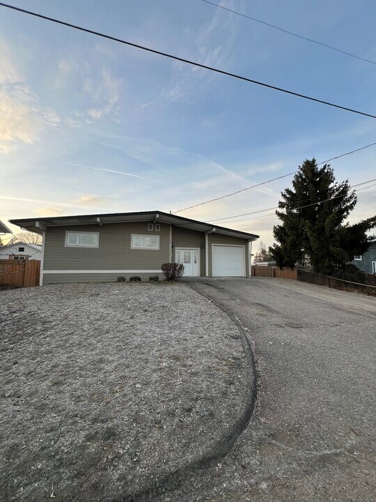 1206-1238 38th Ave in Vernon, BC - Building Photo