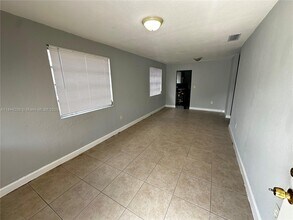 1330 NE 111th St in Miami, FL - Building Photo - Building Photo