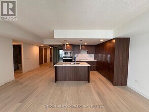 3 Concord Cityplace Wy in Toronto, ON - Building Photo - Building Photo