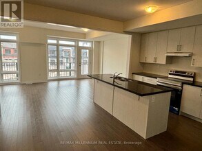 39 Griffith St in Aurora, ON - Building Photo - Building Photo