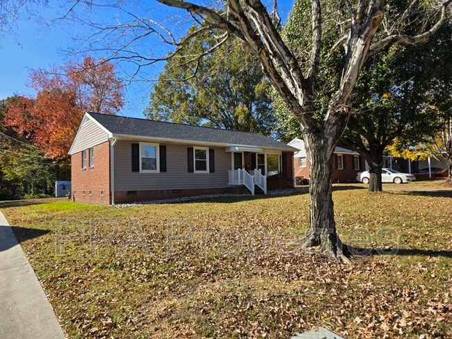 404 Oakgrove Dr in Graham, NC - Building Photo - Building Photo