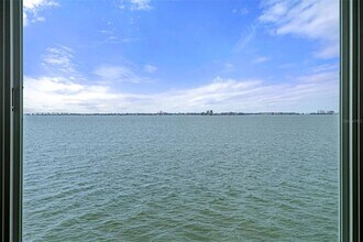 5980 Shore Blvd S in Gulfport, FL - Building Photo - Building Photo