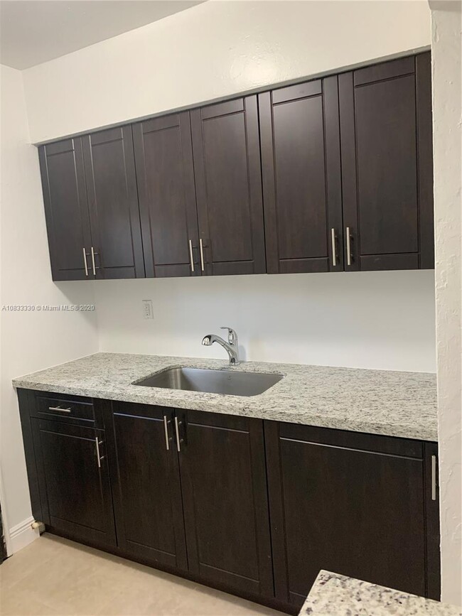 1165 NW 63rd St, Unit 2 in Miami, FL - Building Photo - Building Photo