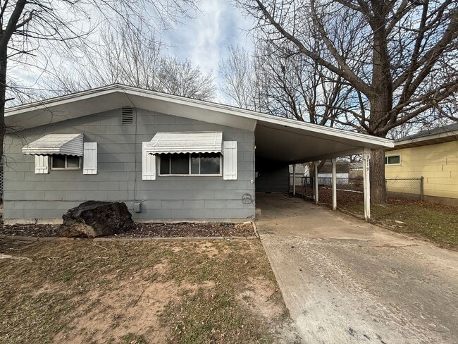 property at 2119 W Nichols St