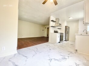 7010 Lanewood Ave, Unit 201 in Los Angeles, CA - Building Photo - Building Photo