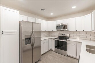 566 Parkhill Cir in Newcastle, OK - Building Photo - Building Photo