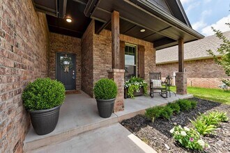 1632 NE 35th St in Moore, OK - Foto de edificio - Building Photo