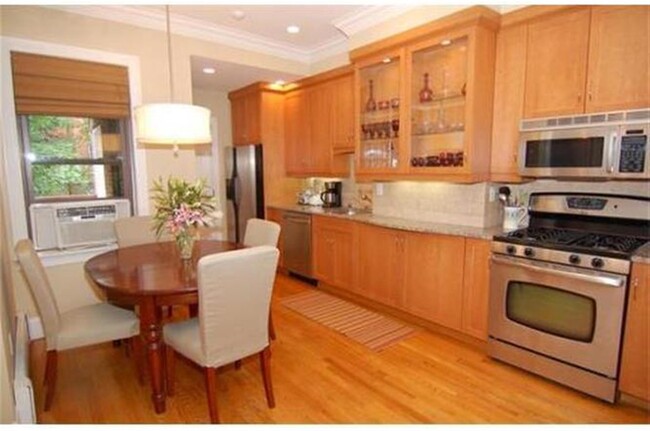 258 River St, Unit 1 in Cambridge, MA - Building Photo - Building Photo