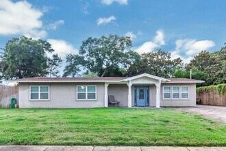 221 S Lorraine Dr in Mary Esther, FL - Building Photo - Building Photo