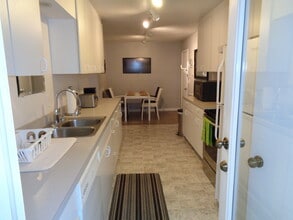 9965 SW 170th Ave, Unit #1 in Beaverton, OR - Foto de edificio - Building Photo