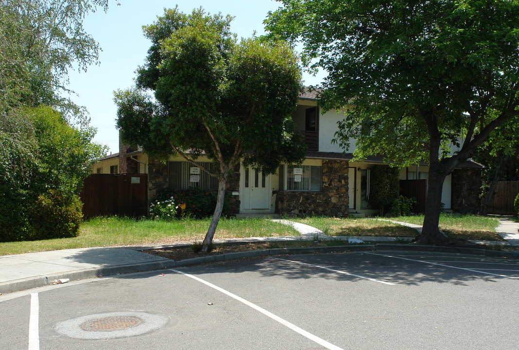 19450 Richwood Ct in Cupertino, CA - Building Photo