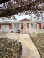 717 N 14th St in Enid, OK - Building Photo
