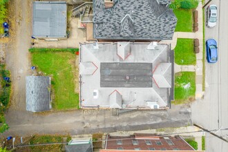 5554 Avondale Pl in Pittsburgh, PA - Foto de edificio - Building Photo