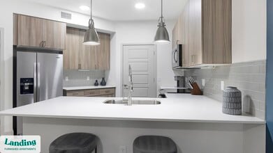 2323 E Highland Ave, Unit 2232 in Phoenix, AZ - Building Photo - Building Photo